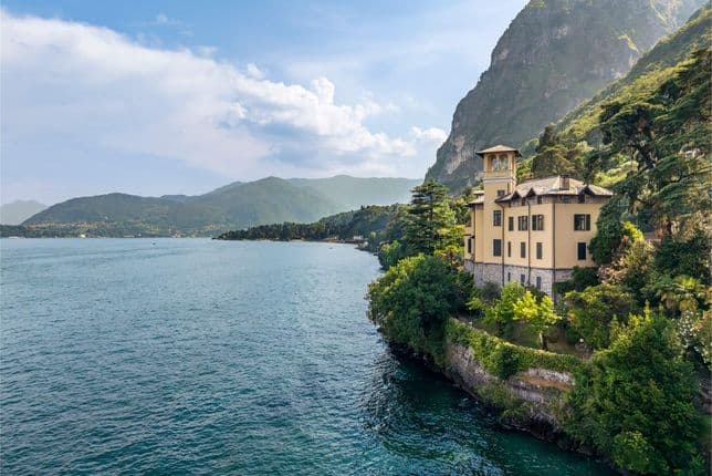 Historische Villa direkt am Ufer des Comer Sees mit Bergpanorama
