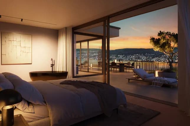 Luxuriöses Schlafzimmer mit raumhohen Glastüren, die auf eine Terrasse mit Blick auf den Sonnenuntergang führen.