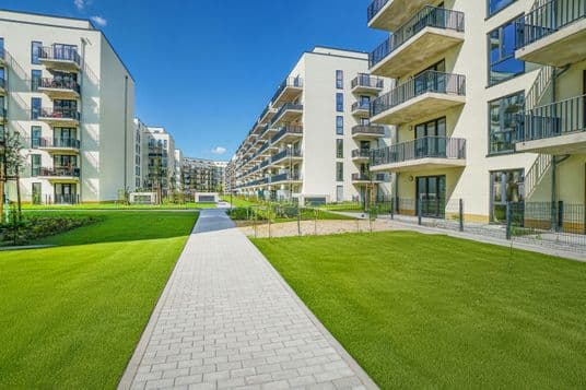 Foto der Halske Gärten bei Sonnenlicht