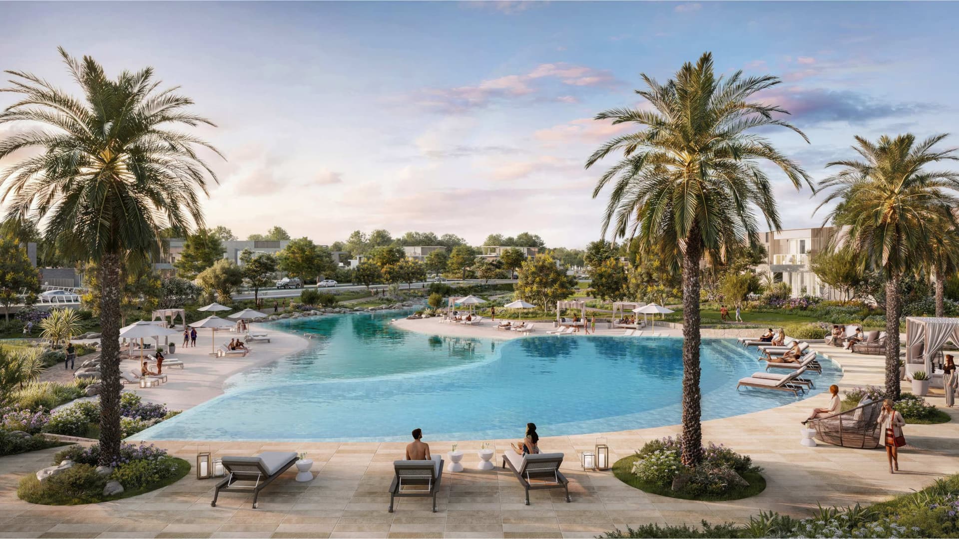 Eine Weitwinkelaufnahme eines Pools im Resort-Stil mit Palmen, Liegestühlen und Menschen, die unter blauem Himmel entspannen.