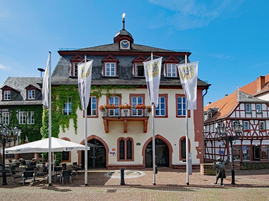 Take advantage of the benefits of Gelnhausen and the surrounding area for your property purchase or sale