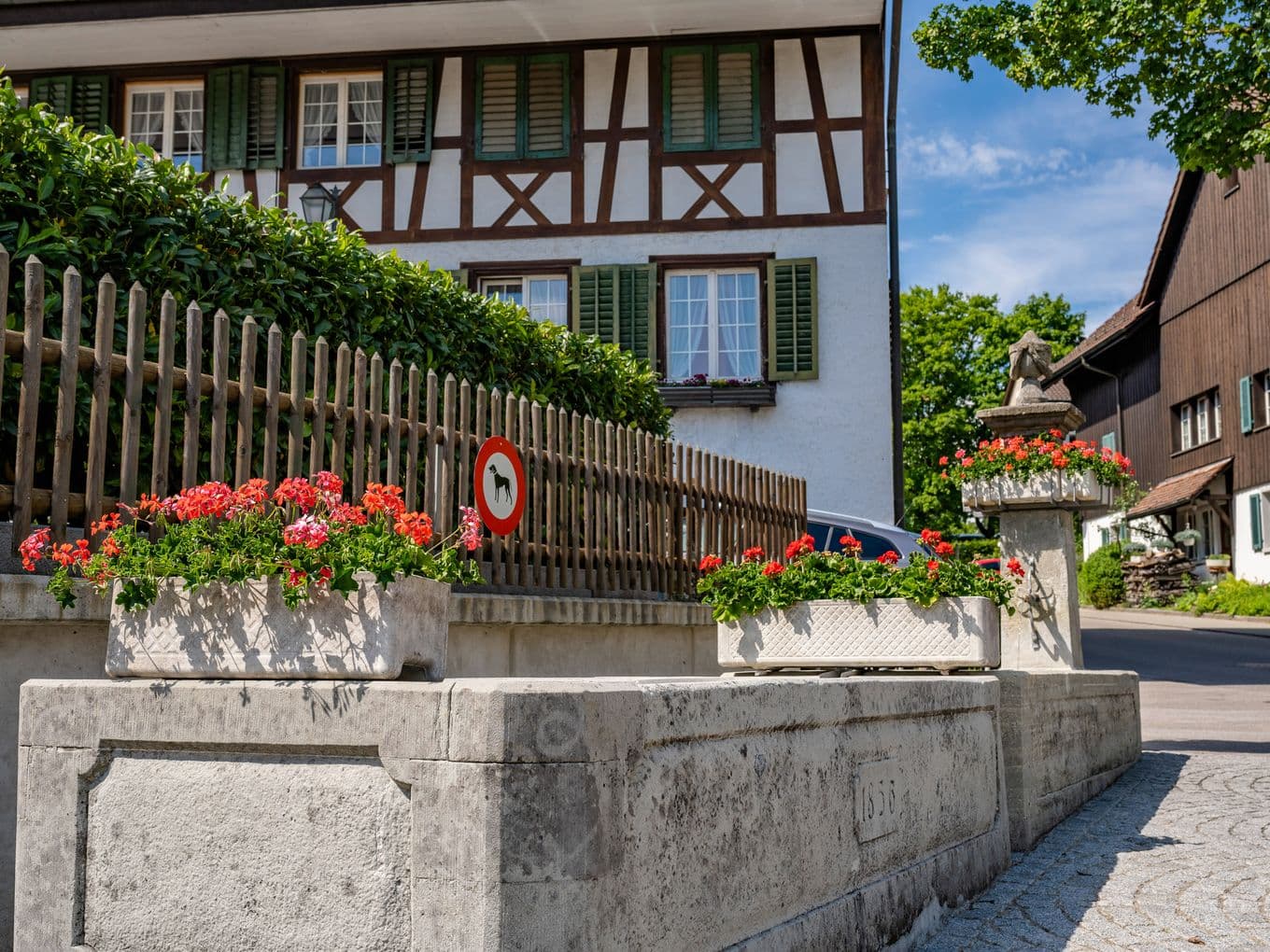 Half-timbered building with flowers and wooden fence in a quiet Winterthur neighborhood