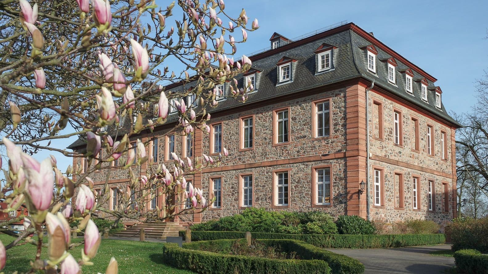 Cultural highlights such as these characterise the attractive locations around Maintal for house or flat buyers.