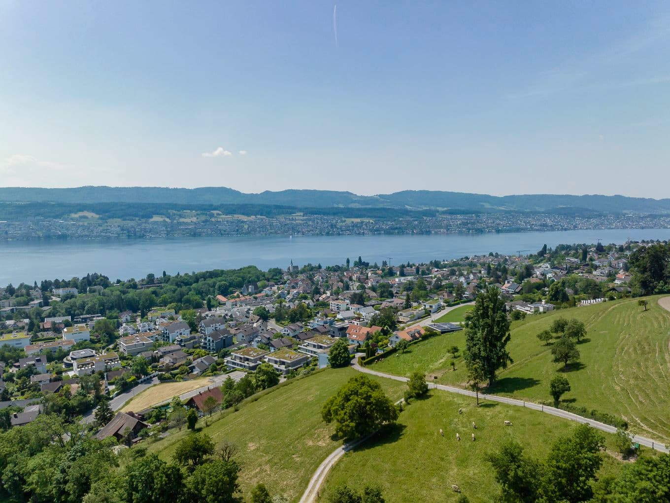 Die Immobilien an der Goldküste bestechen mit einzigartigen Panorama-Blicken aufs Wasser