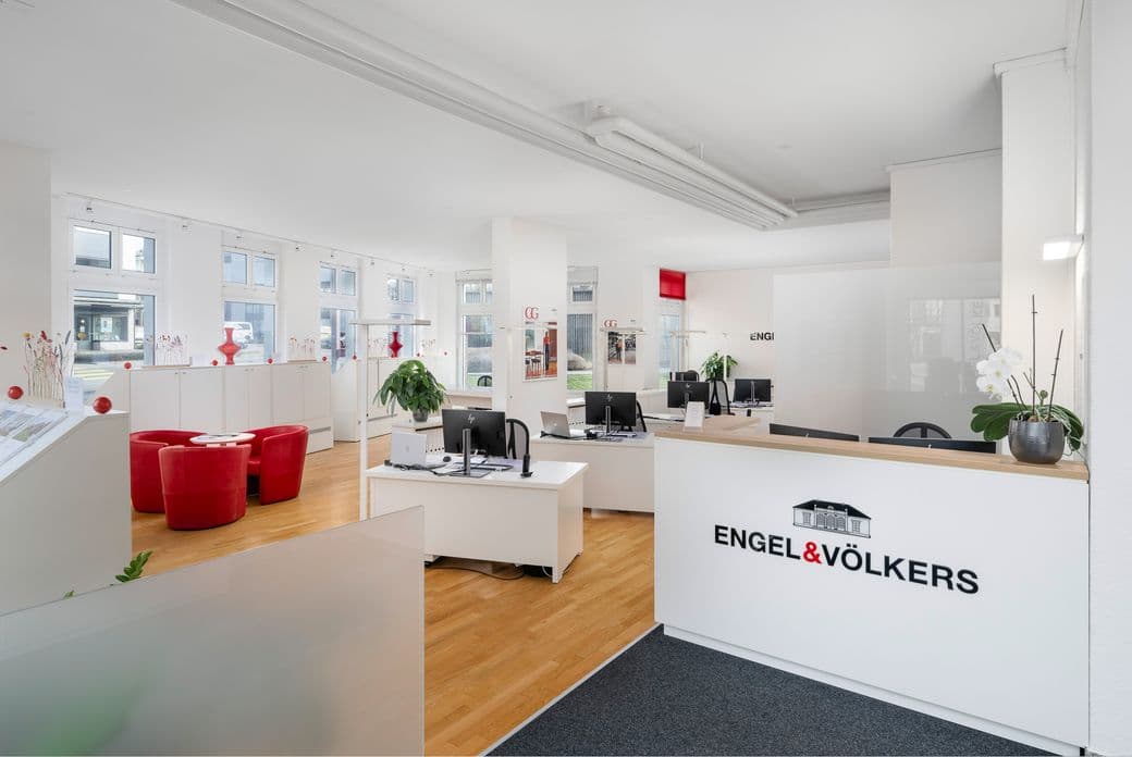 Bei Engel & Völkers im Zürcher Unterland steht Ihnen ein qualifiziertes, freundliches Expertenteam zur Seite.