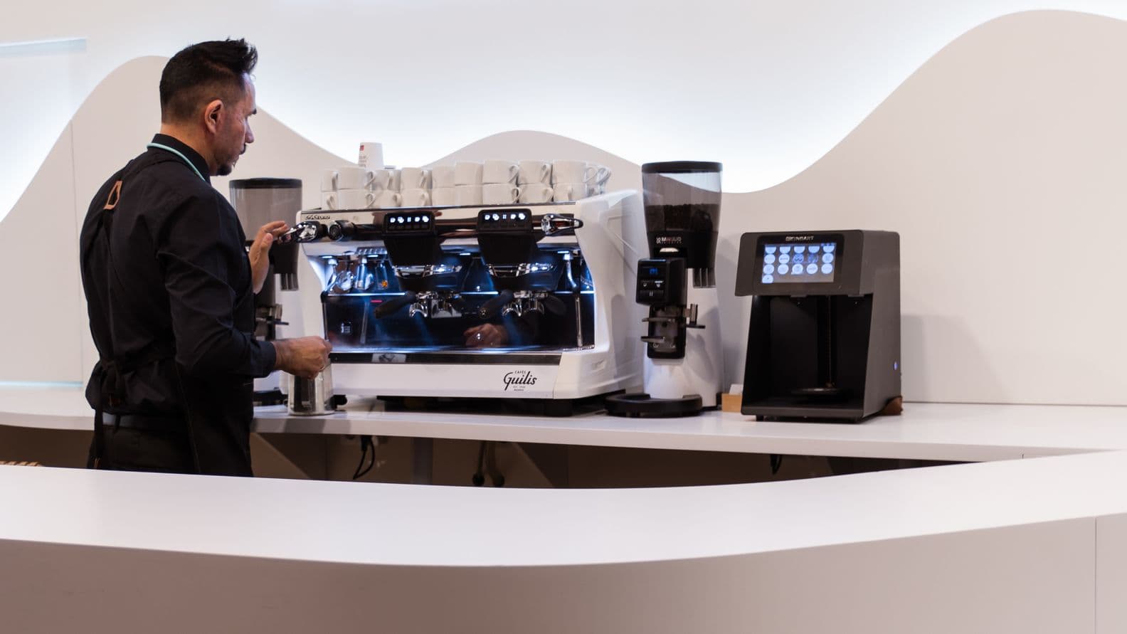 Barista en Guest Lounge de Engel & Völkers en Arcomadrid 2026