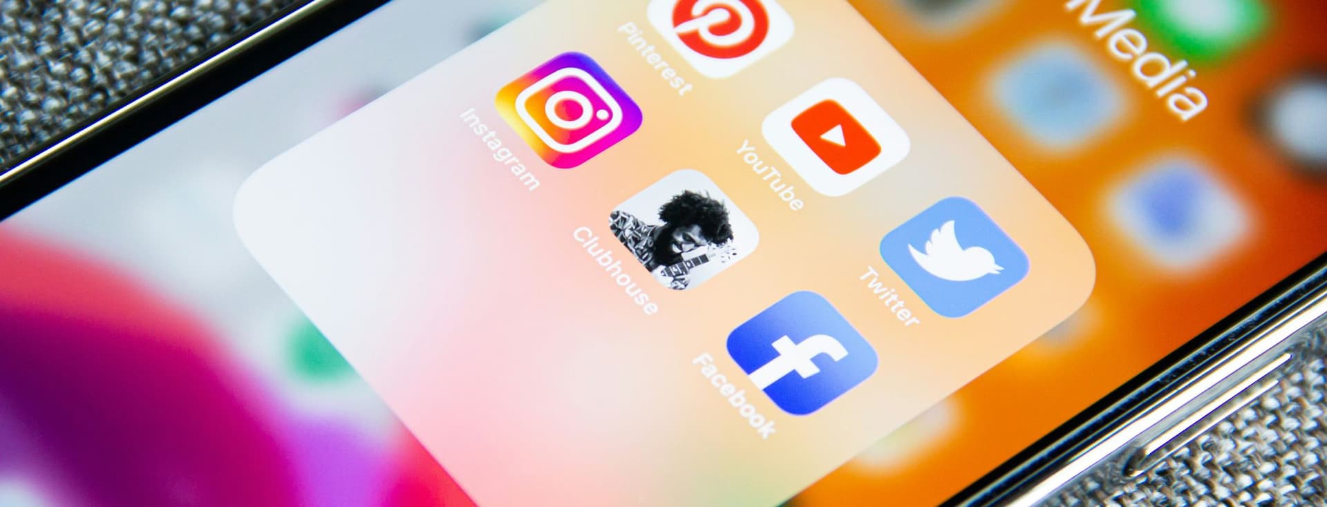 Teléfono móvil con aplicaciones para captar inmuebles