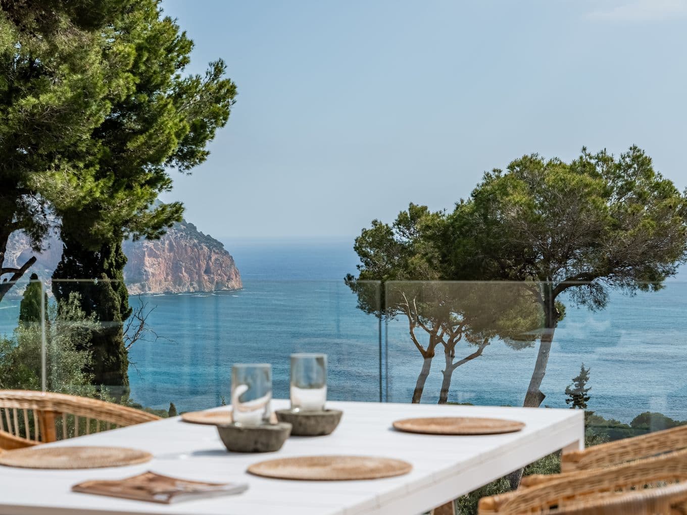 Terrassa amb vistes a la mar i taula de menjador a Canyamel, Artà.