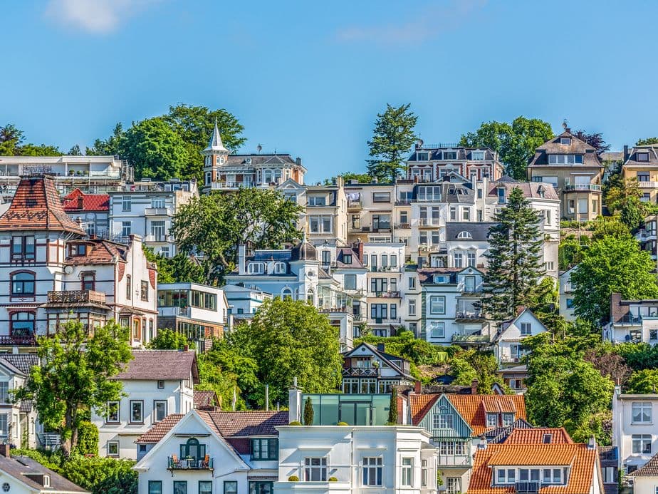 A picturesque neighbourhood on the hillside in Blankenese, known for its winding staircases, charming houses and magnificent views of the Elbe. A peaceful, village-like retreat in the centre of the city.