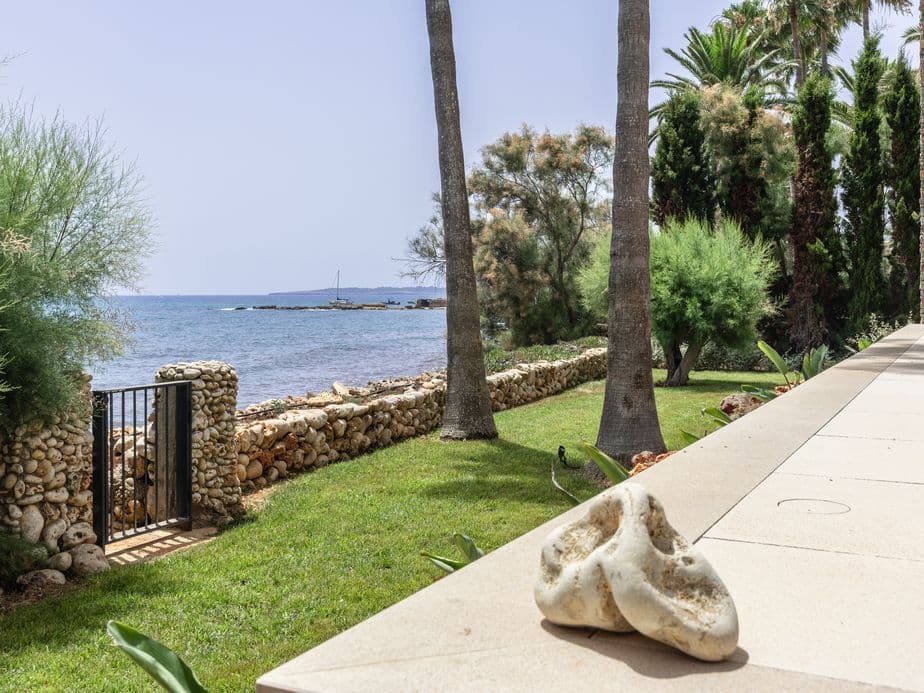 Vila vora la mar amb accés directe a la mar a Port Verd