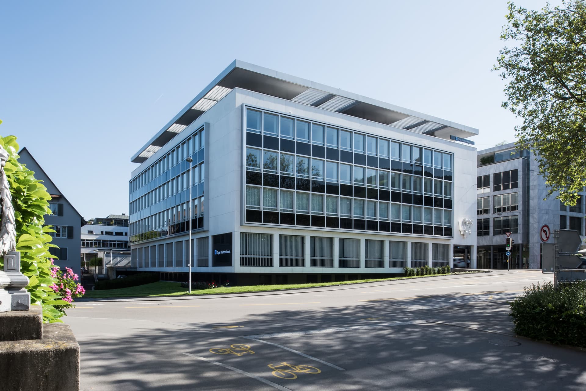 Bâtiment du siège de la Banque Cantonale de Zoug vu de l'extérieur à Zoug