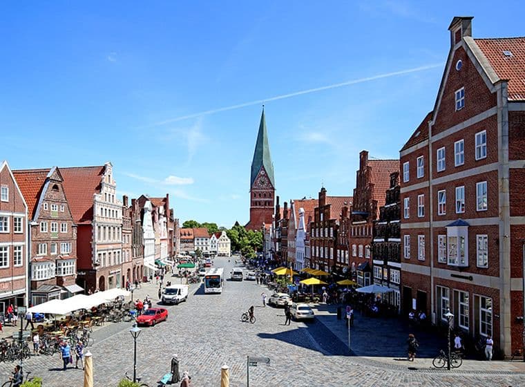 Lively old town of Lüneburg with cafés, red-brick buildings and real estate in a sought-after central location
