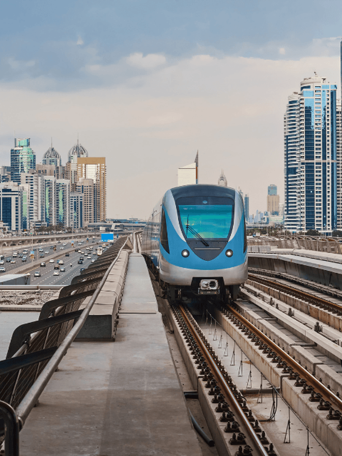 Dubai Metro und Dubai skyline