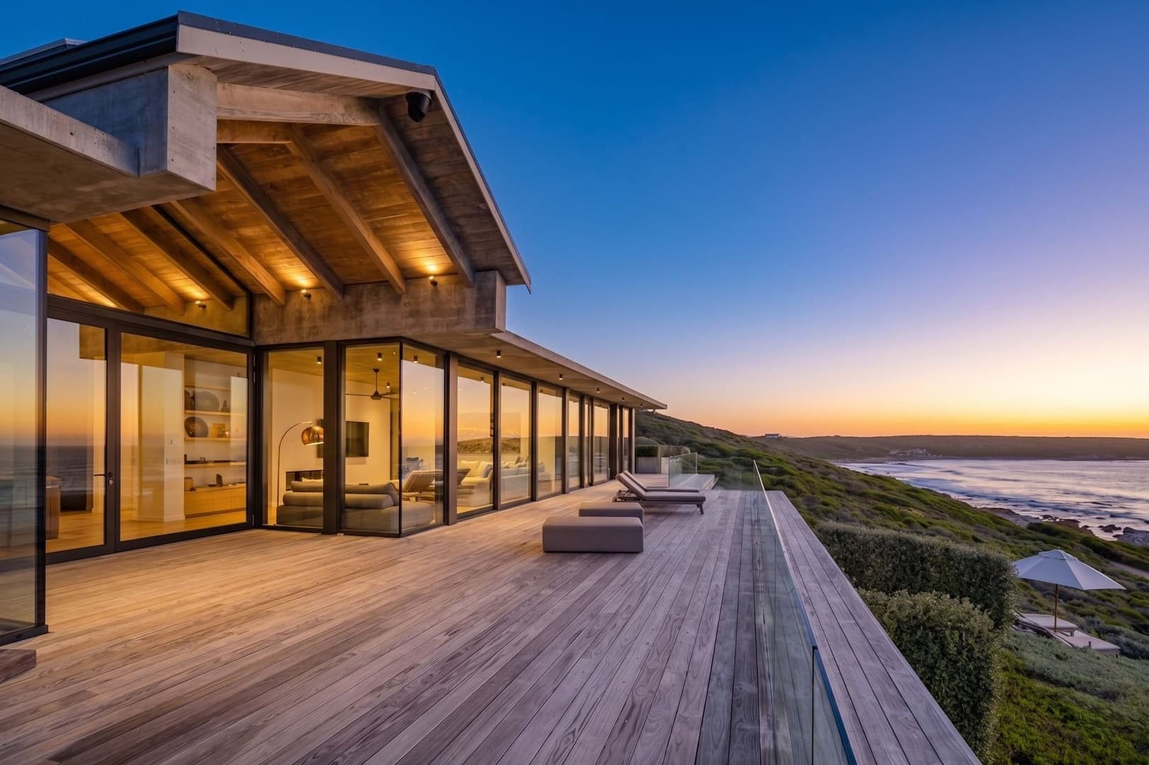 Immaculate Oceanfront Lodge in an Exclusive Beach & Fynbos Eco Estate