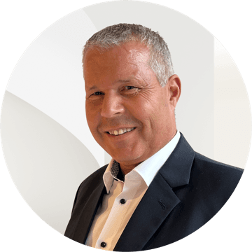 Portrait photo of Roger Simmen