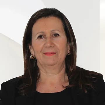 Portrait photo of Cristina Santos