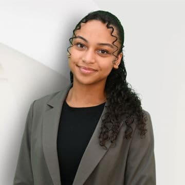 Portrait photo of Jamila Zuther