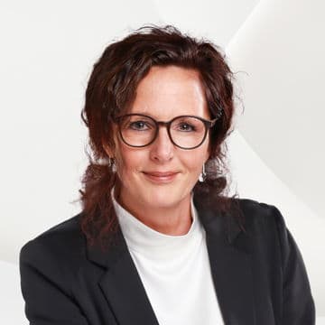 Portrait photo of Cornelia Mayor