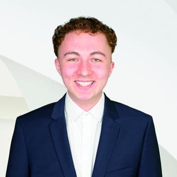 Portrait photo of Jannick Dossis