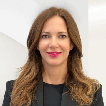 Portrait photo of Silvia Hirm