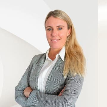 Portrait photo of Moira Schurmann