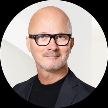 Portrait photo of Matthias Heitzler