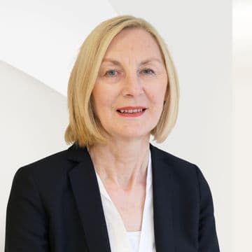 Portrait photo of Gisela Mohadjer