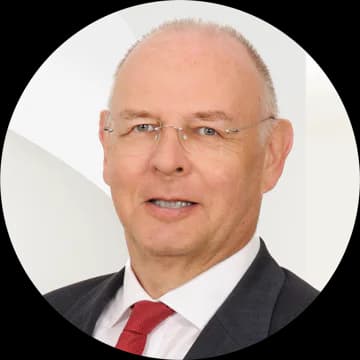 Portrait photo of Michael Stein
