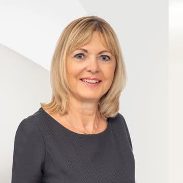 Portrait photo of Eveline Zeller