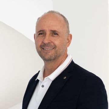 Portrait photo of Francois Barnard