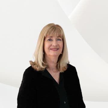 Portrait photo of Riana Stone