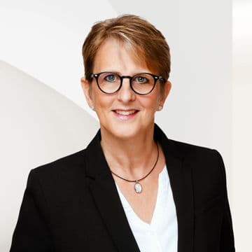 Portrait photo of Silke Sauer