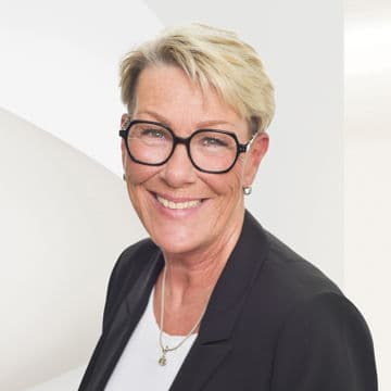 Portrait photo of Carmen Augustin