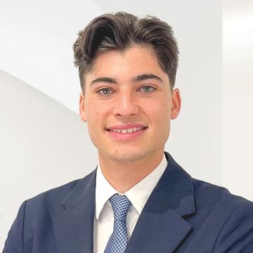 Portrait photo of Tobias Taschler