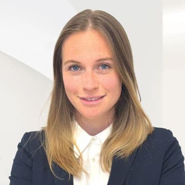Portrait photo of Nadia Agstner
