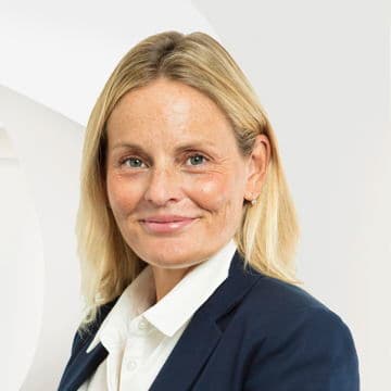 Portrait photo of Lindsey Donovan