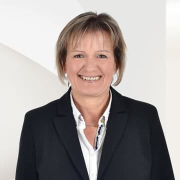 Portrait photo of Karin Schönfeld