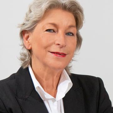Portrait photo of Doris Schatt