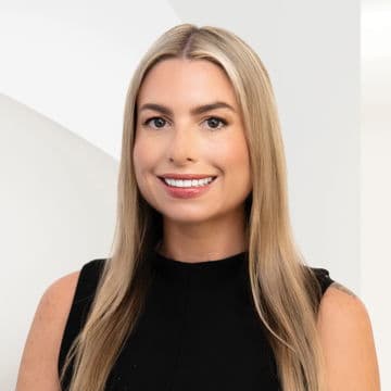 Portrait photo of Alexandra Tonge