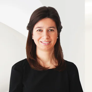 Portrait photo of Sara Santos