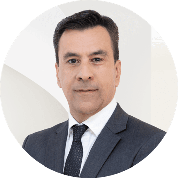 Portrait photo of Georg Petras