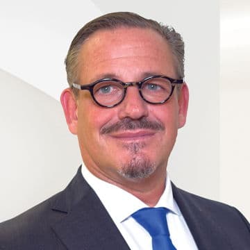 Portrait photo of Alexander Kölbl