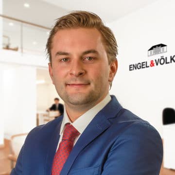 Portrait photo of Oliver Van Blerk