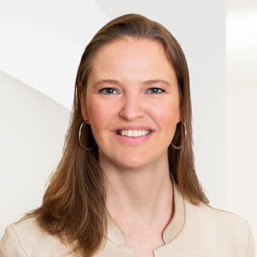 Portrait photo of Jenifer Justus