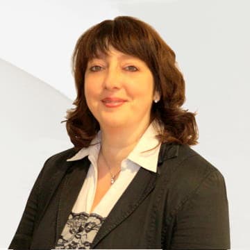 Portrait photo of Cindy Hennings