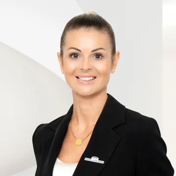 Portrait photo of Nicole Vogel