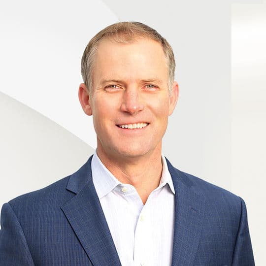 Porträtfoto von Travis Gray