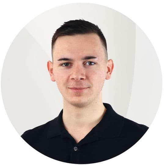 Portrait photo of Lucas Bernhard