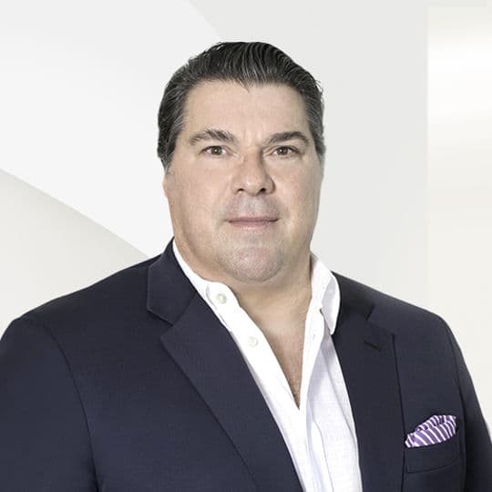 Portrait photo of Robb Saar