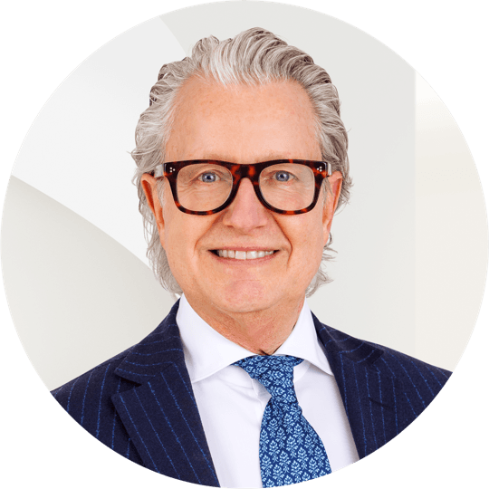 Portrait photo of Jörg Schuhmacher